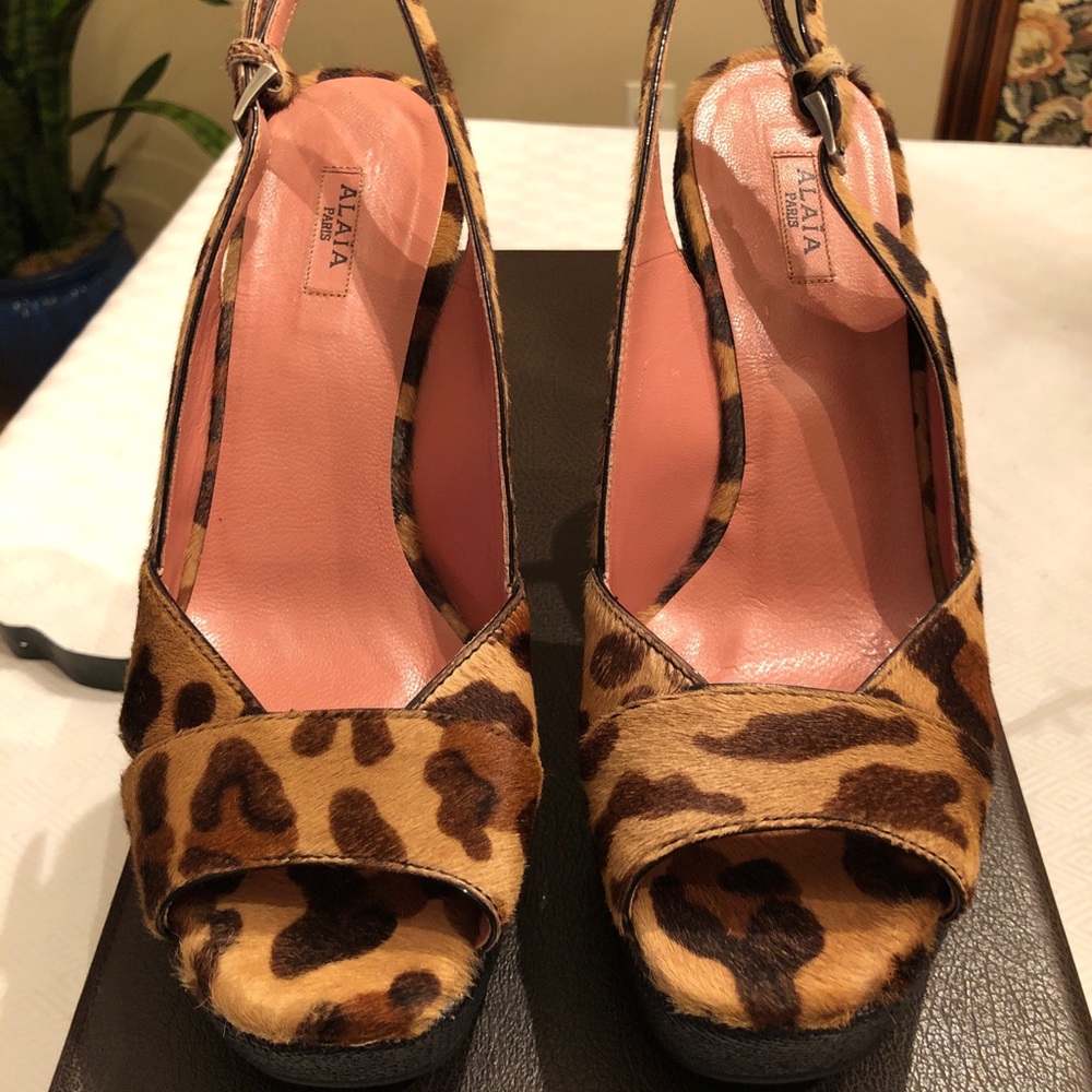 Alaia leopard print wedges